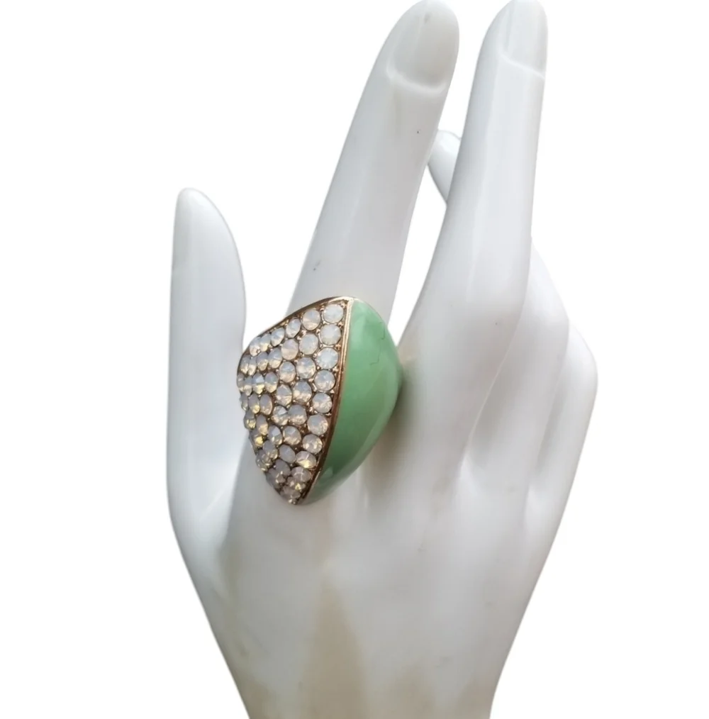 VINTAGE GOLDTONE WITH MINT GREEN ENAMEL & BLUISH WHITE RHINESTONE STRETCH RING